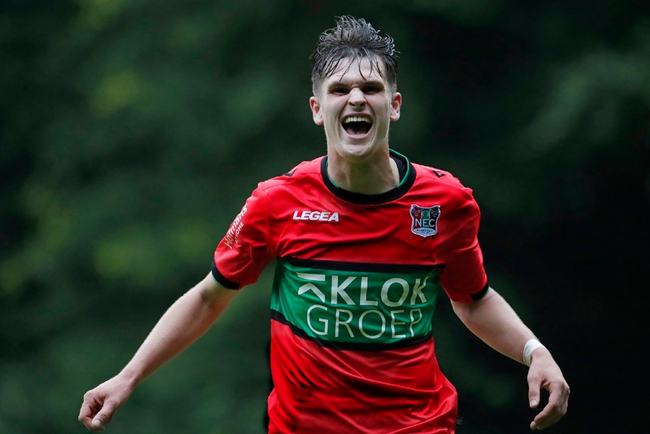 人显然不足 人显然不足